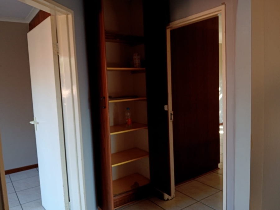 To Let 3 Bedroom Property for Rent in Langenhovenpark Free State